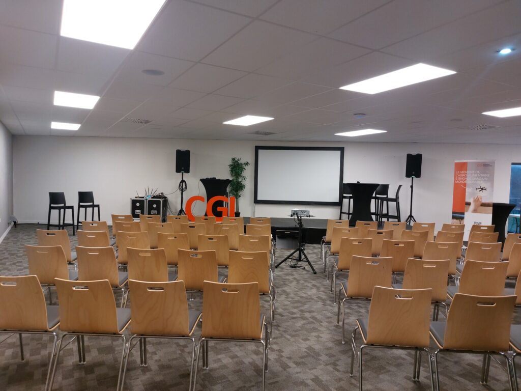 Salle Grès en format théâtre de la Glaz Arena à Cesson-Sévigné