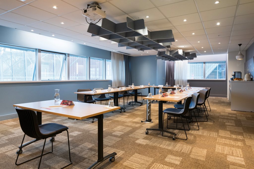 Salle de séminaire Hermine en format U de l'Hôtel Ibis Rennes centre gare sud