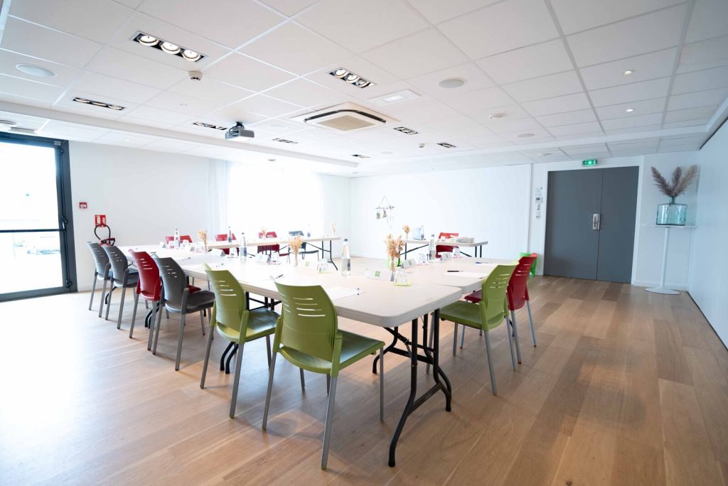 Salle de réunion de l'Hôtel Ibis Styles Rennes Nord Saint-Grégoire