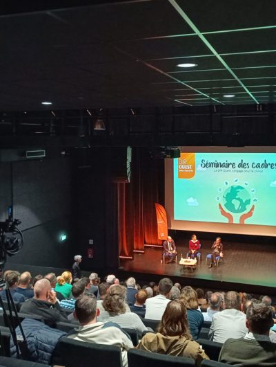 Auditorium de la salle Le 360 situé en centre-ville de Rennes, en format séminaire avec participants