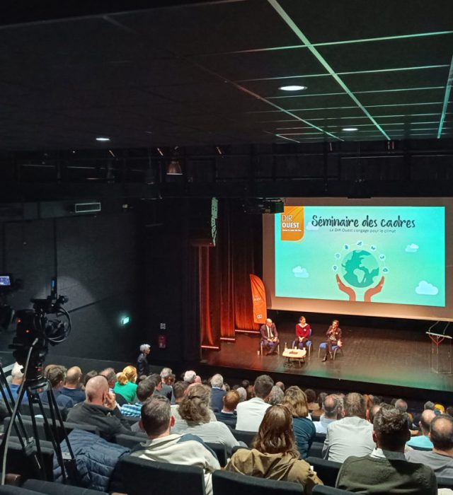 Auditorium de la salle Le 360 situé en centre-ville de Rennes, en format séminaire avec participants