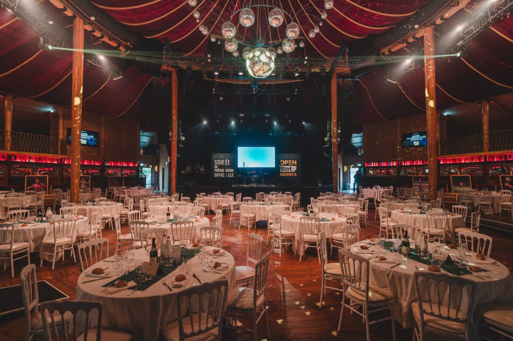 Le mem - Chapiteau Magic Mirrors en format diner assis pour 215 pers