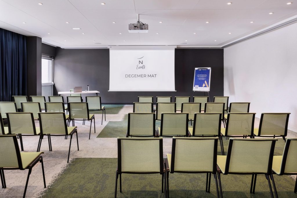 Salon Ouessant du Novotel Rennes Alma en format théâtre