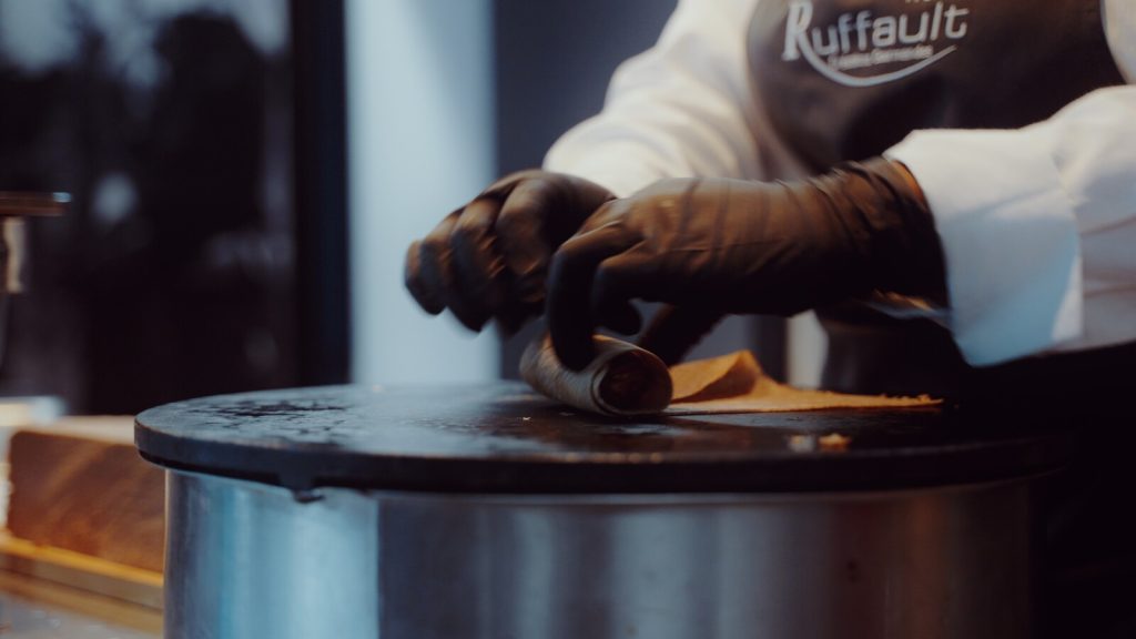 Ruffault Traiteur à Rennes anime vos cocktails professionnels - Galette saucisse