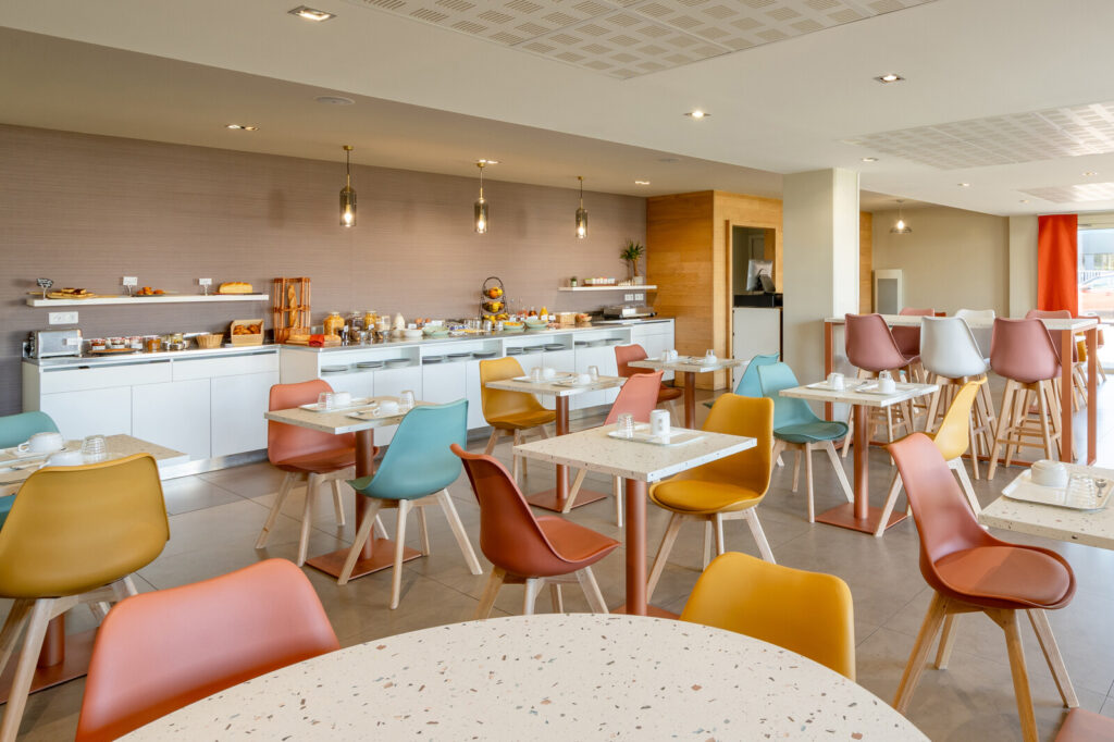 Salle du petit-déjeuner du Sure Hotel By Best Western Rennes Chantepie