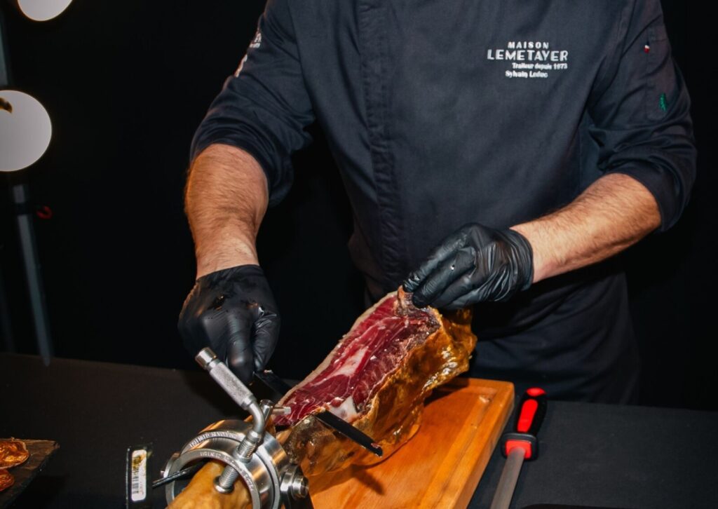 Atelier découpe pendant un cocktail assuré par La Maison Lemétayer Traiteur - Rennes