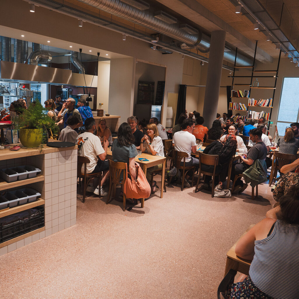 Salle de restaurant Origines à Rennes centre