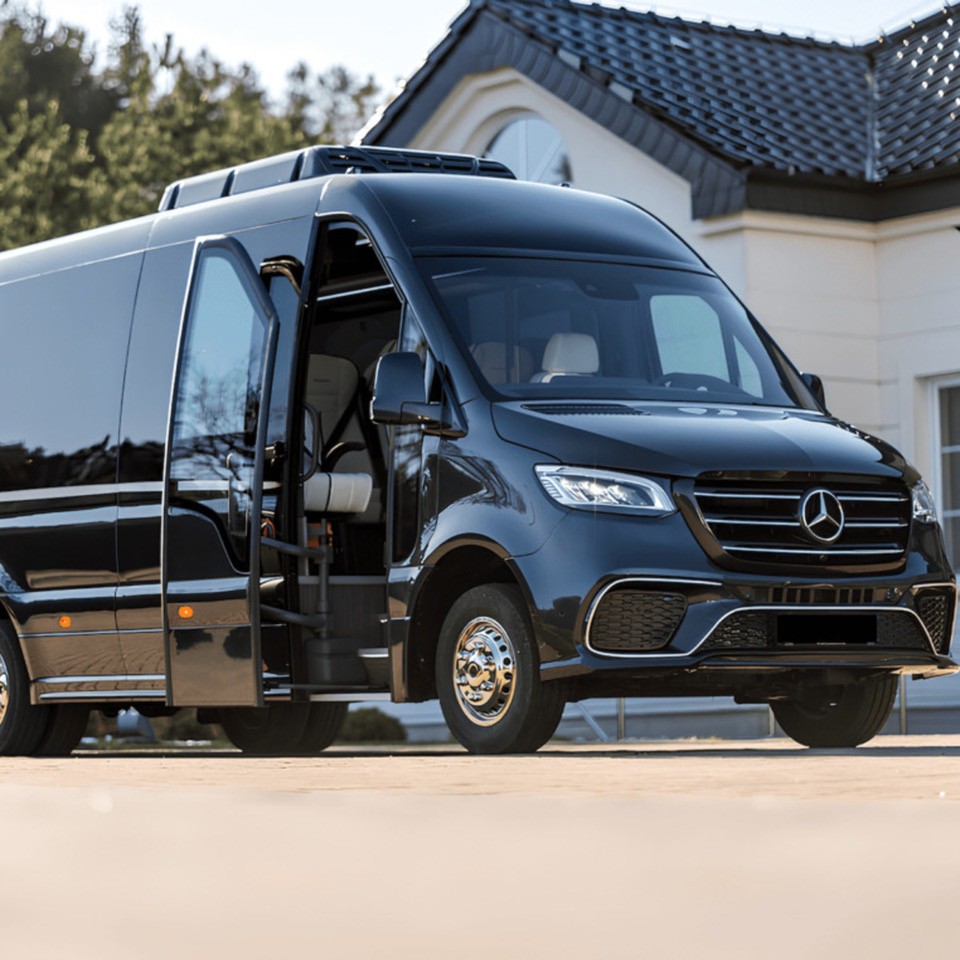Un minibus de Breizhcab, votre compagnie d'autocars à Mordelles, près de Rennes