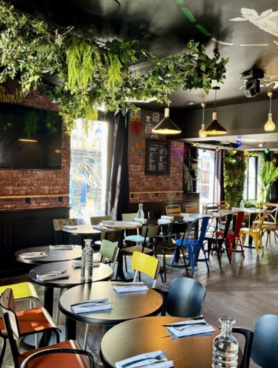 Le Caliente à Rennes - La salle de restaurant accueille vos repas de groupes.