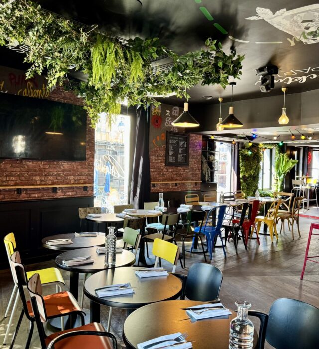 Le Caliente à Rennes - La salle de restaurant accueille vos repas de groupes.