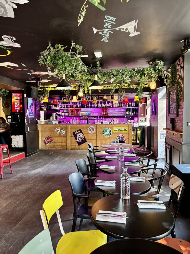 Le Caliente - Salle et bar pour vos cocktails midi ou soir.