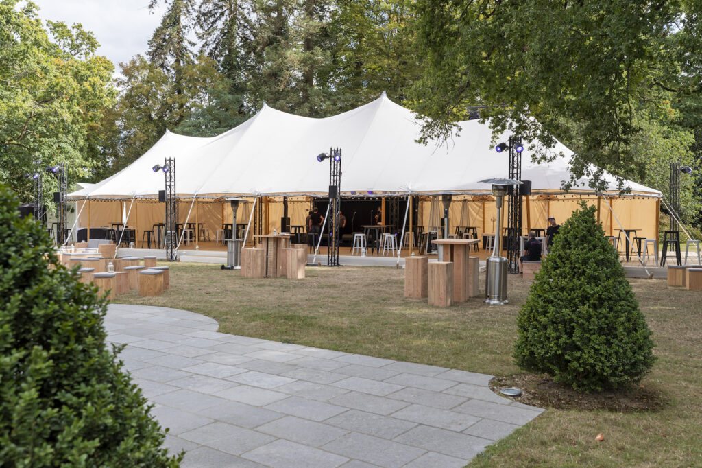 Anniversaire d'entreprise dans la parc du Château d'Apigné - Rivacom Events
