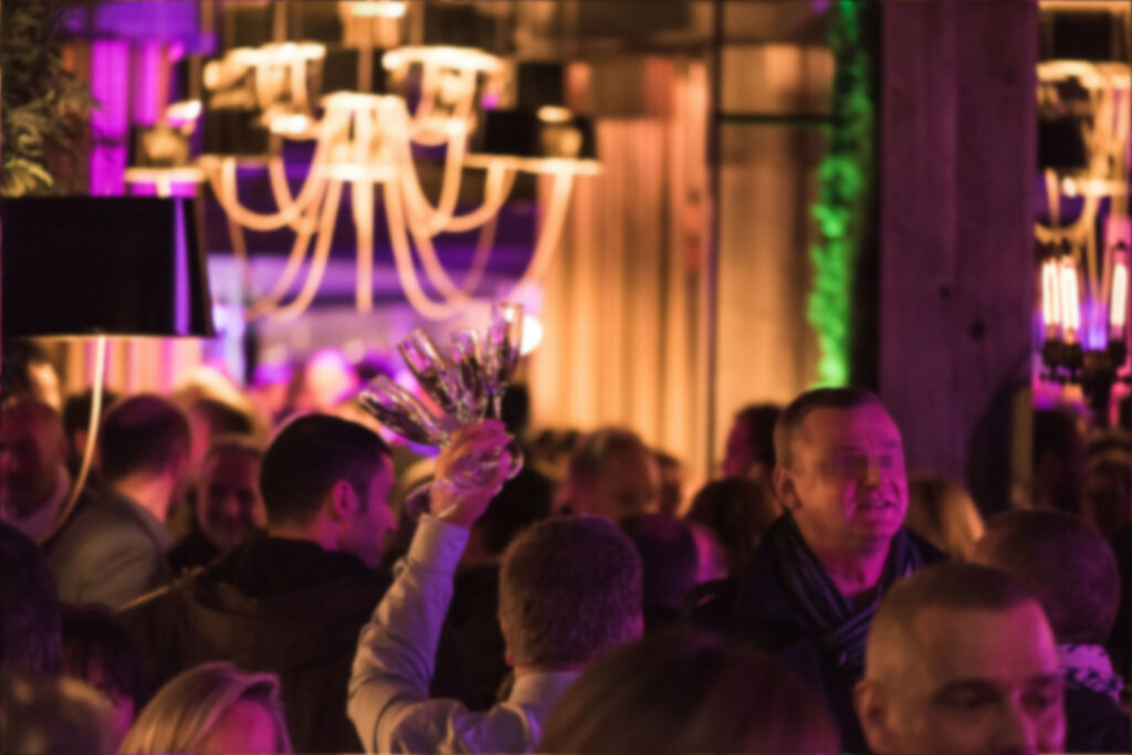 Cocktail debout en soirée au Piccadilly à Rennes Centre