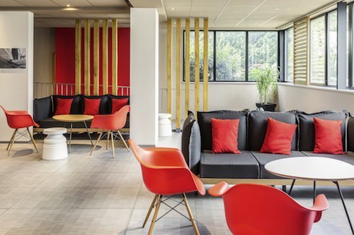 Hall de réception de l'hôtel Ibis Rennes Cesson-Sévigné