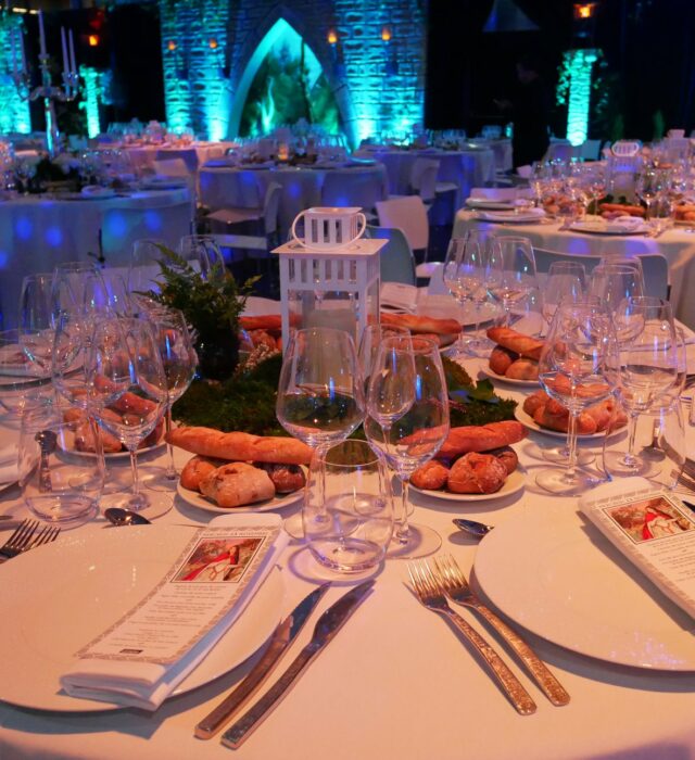 Table de gala par Poulain & Fils Traiteur rennais