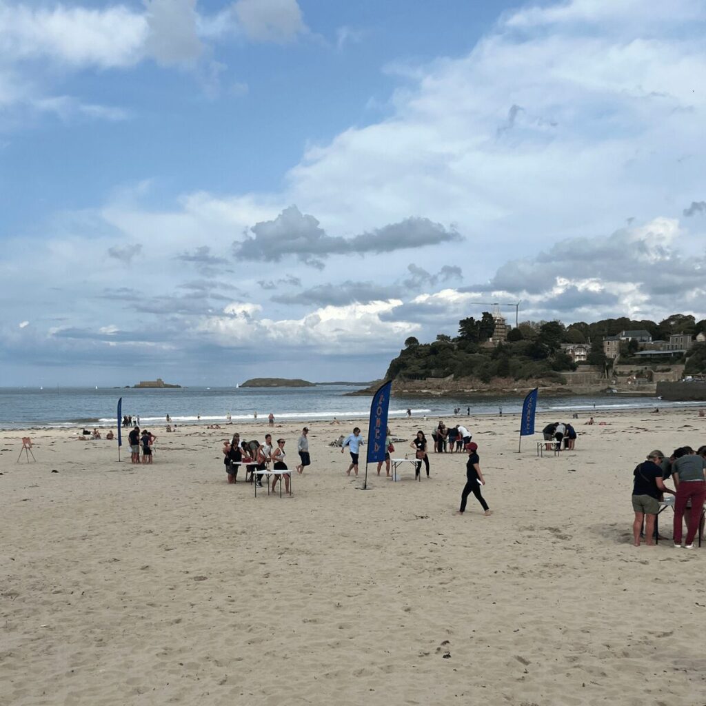 Activité de cohésion d'équipe sur la Côte d'Emeraude - Agence Bréhens