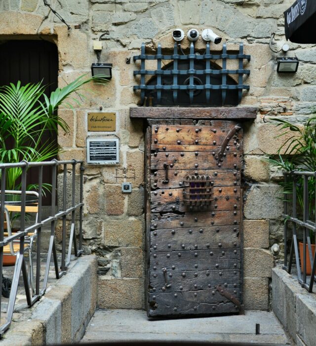 Entrée du Delicatessen, cour de la Prison Saint-Michel à Rennes centre