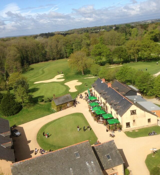 Vue panoramique du golf de la Freslonnière, lieu de séminaires