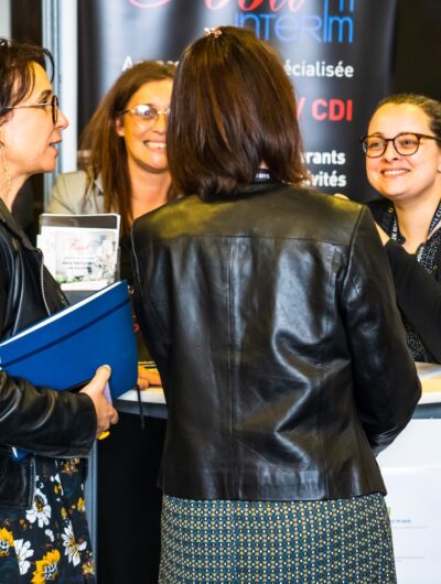 Stand sur le Stade de l'Emploi