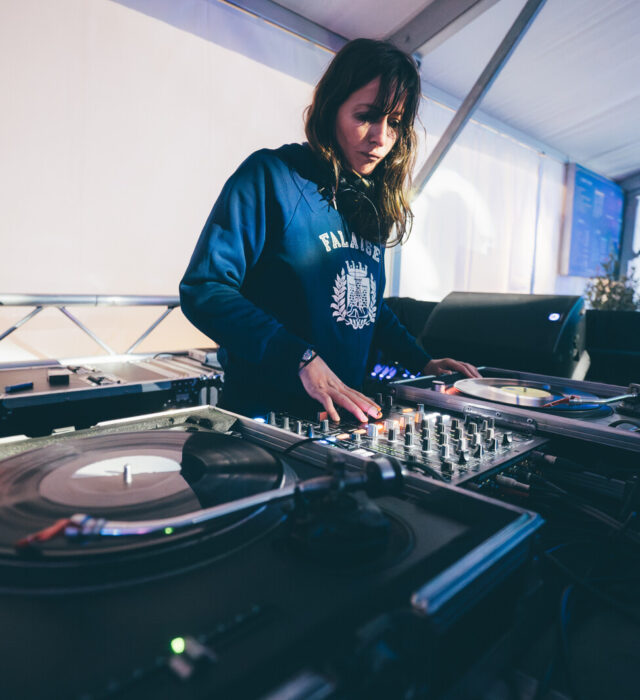 Mangabey vous propose ses DJ's professionnels pour animer vos afterworks et vos soirées de gala.