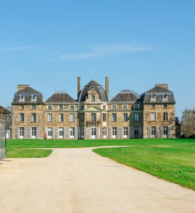 Le Château de Cucé vu du parc, près de l'Orangerie - Cesson-Sévigné