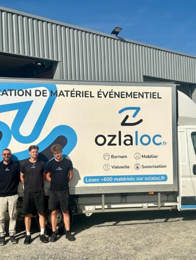 L'équipe de Ozlaloc devant le fourgon à Nouvoitou