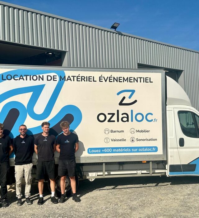 L'équipe de Ozlaloc devant le fourgon à Nouvoitou