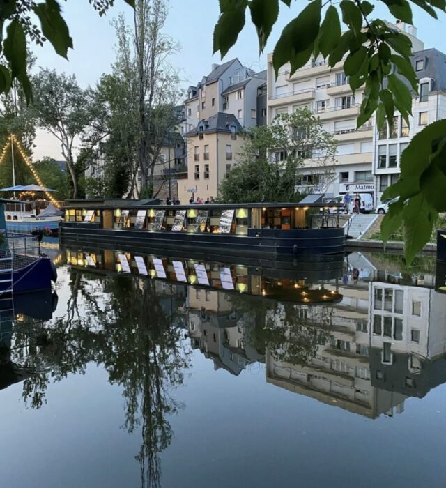 Vue de La Péniche - Comptoir du Sarrasin depuis la berge opposée - Rennes