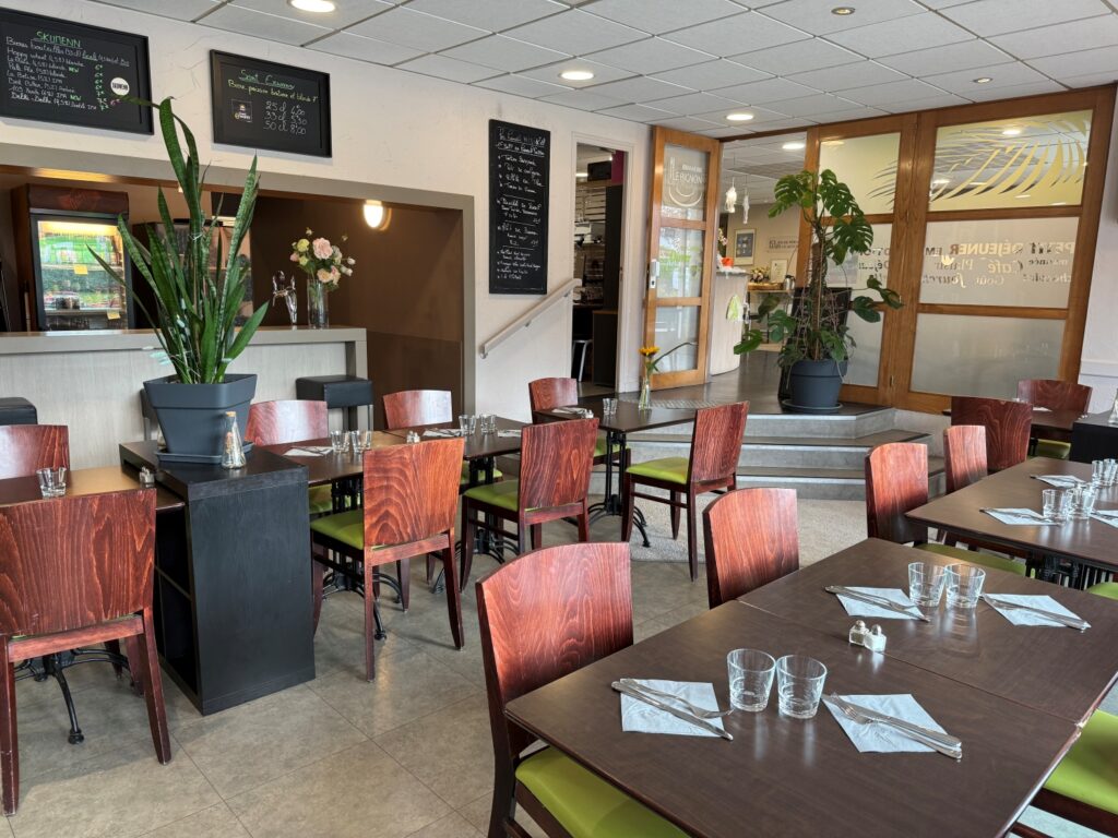 Salle de restaurant de l'Hôtel Kyriad Rennes Sud Chantepie