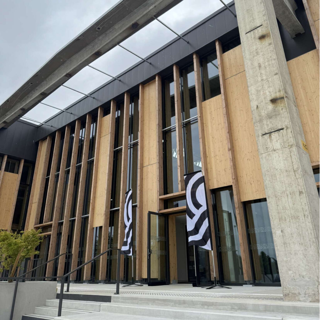Entrée principale du Batiment 78 à Saint-Jacques-de-la-Lande, près de Rennes