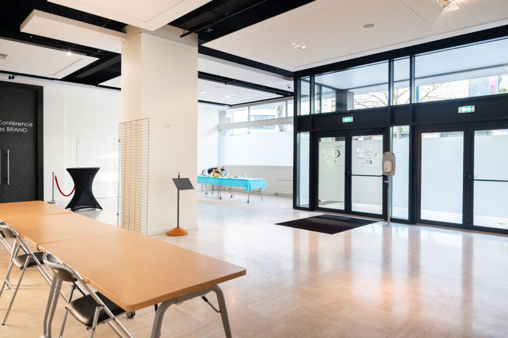 Hall d'entrée du Carré des Alliés à Rennes, attenant à l'amphithéâtre