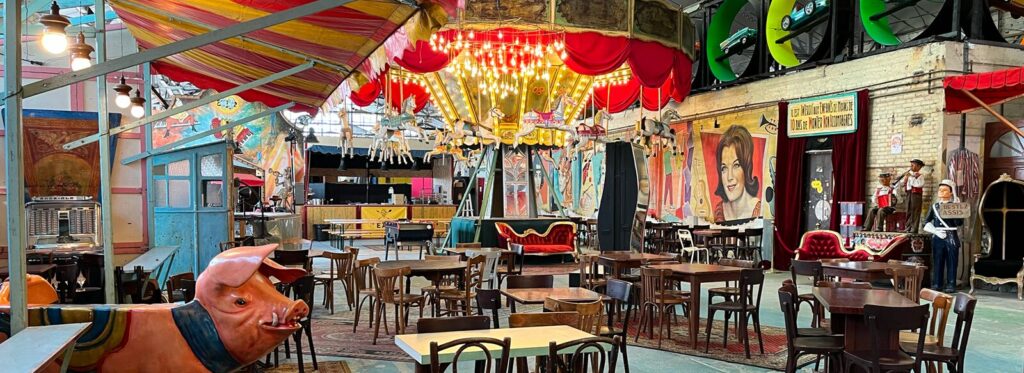 Vue intérieure panoramique du Grand Huit