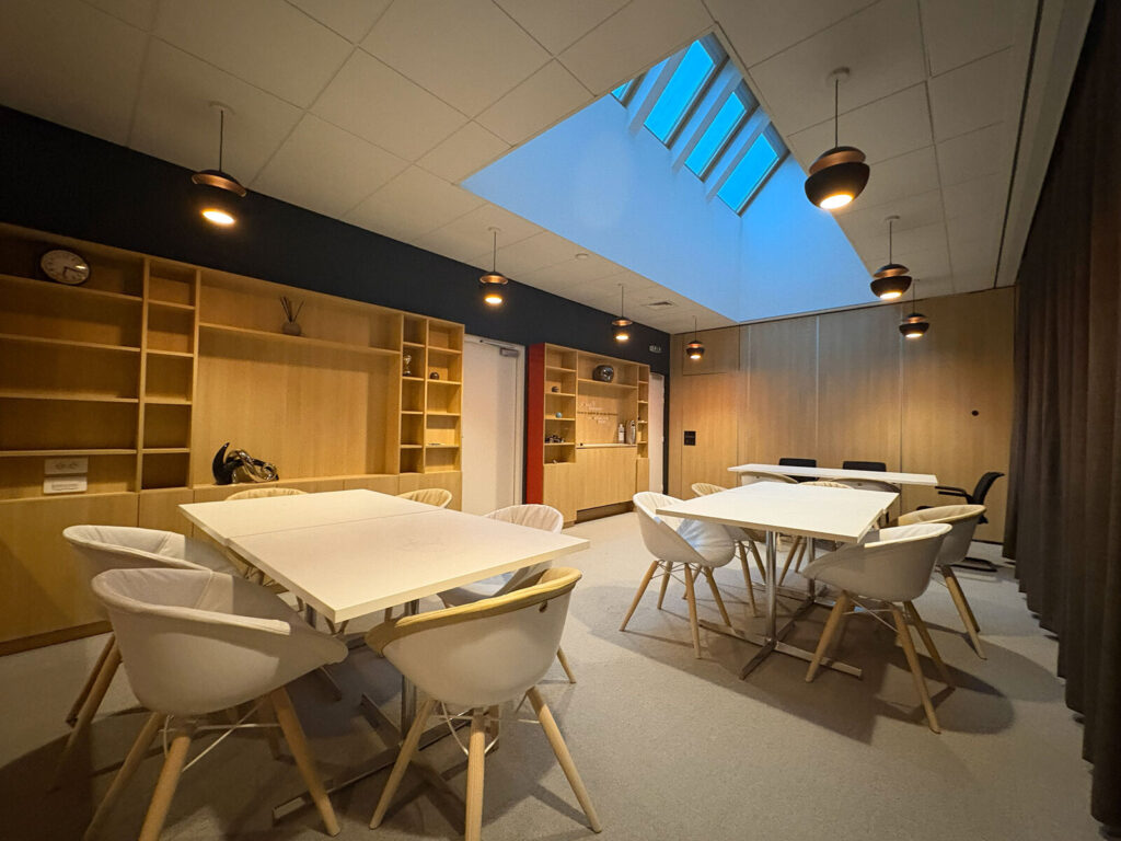 Salle de réunion en format ateliers - Le Carrousel à Rennes