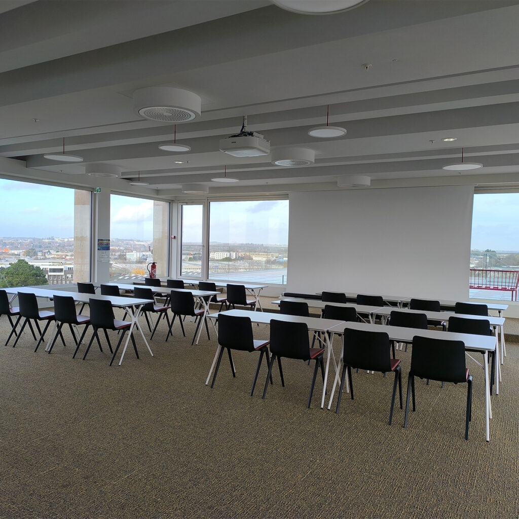 La salle panoramique de Ouest-France vous accueille pour vos réunions, cocktails ou repas assis.