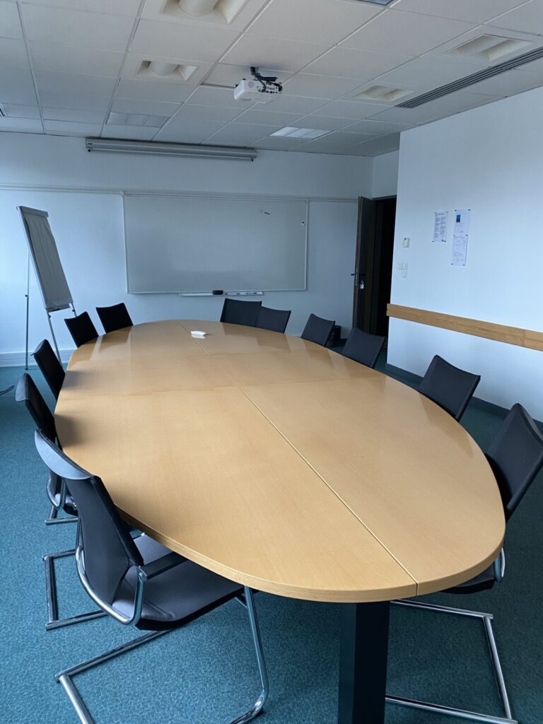Chambre d'Agriculture de Bretagne à Rennes - Salle Cornouaille en format réunion (table ovale)