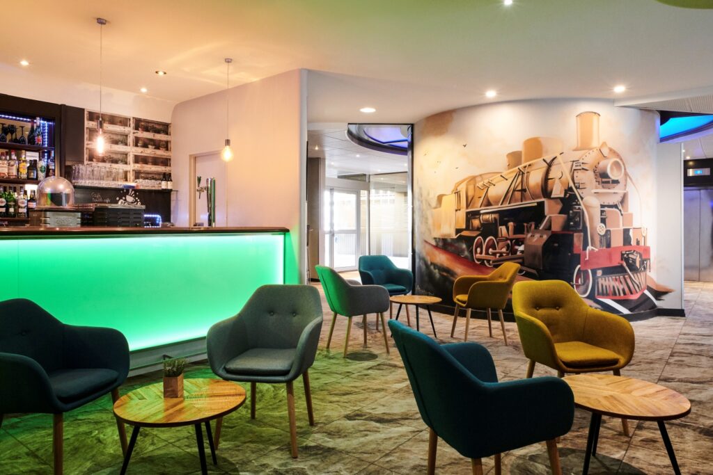 Accueil et salon du Mercure Rennes Centre Gare, à Rennes