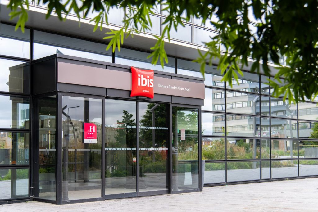 Façade de l'Ibis Rennes Centre Gare Sud, à Rennes