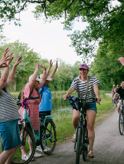 Activité vélo sur le canal avec l'agence Terres de sourires.
