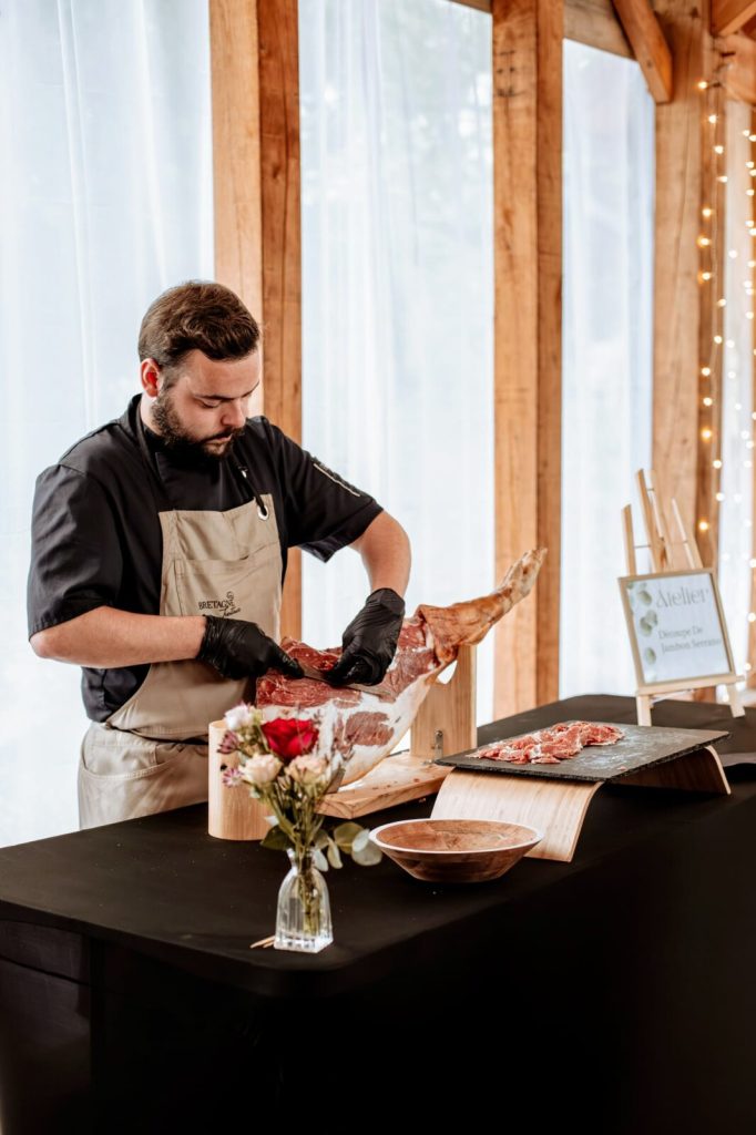Bretagne traiteur - Atelier découpe lors d'un cocktail d'un événement professionnel à Rennes